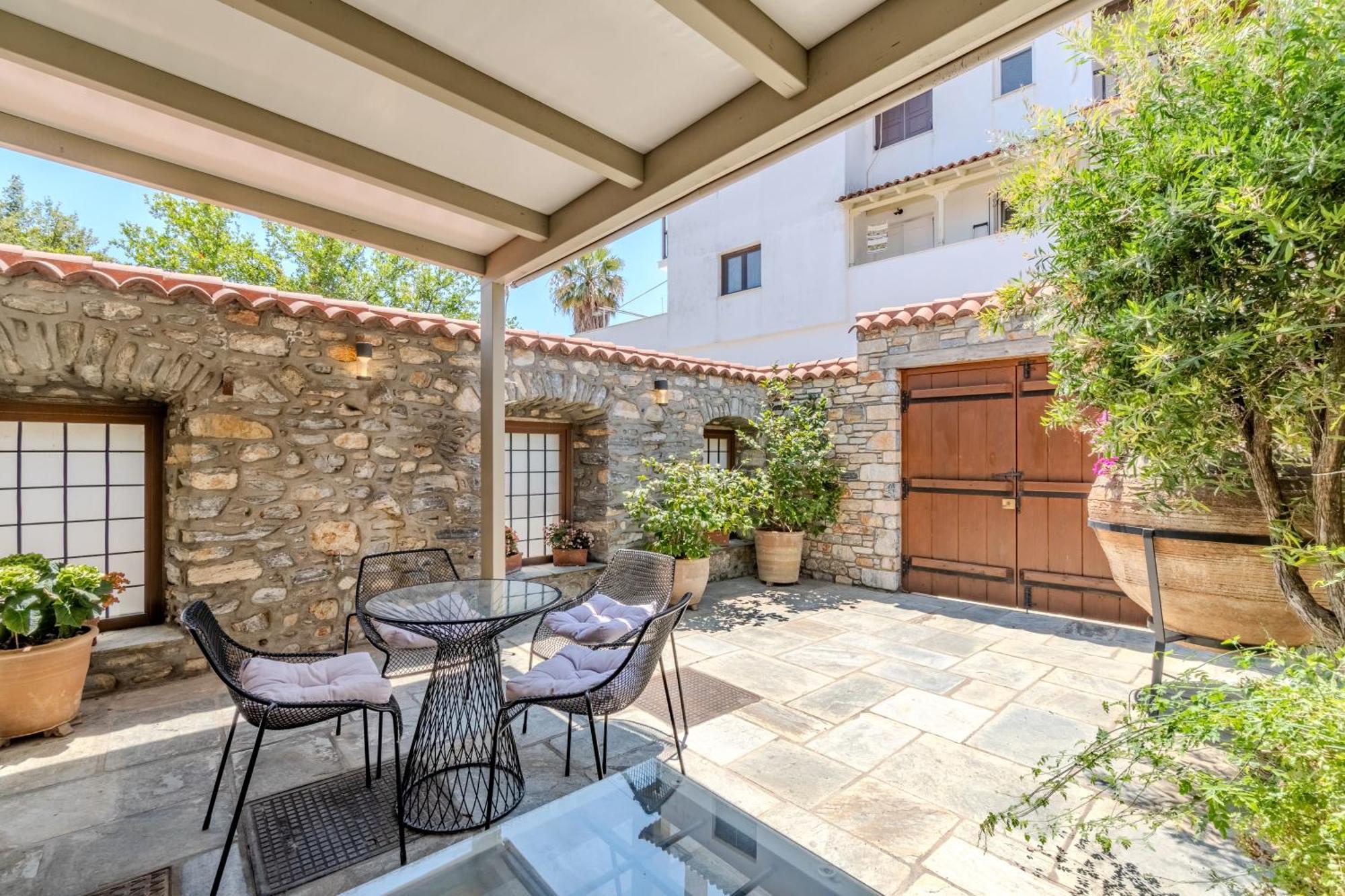 Chroma Pelion Holiday home *